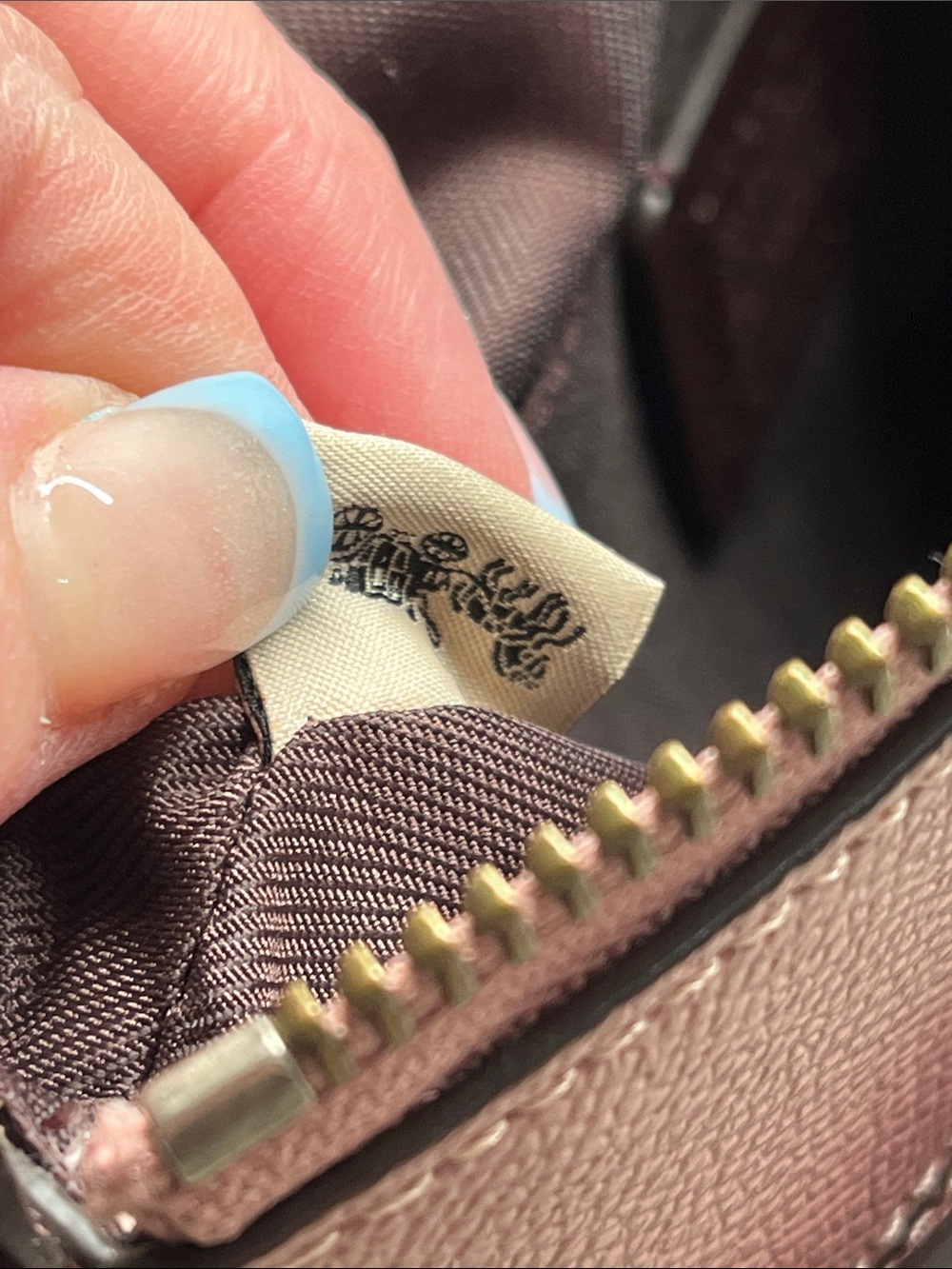 Coach Kitt Messenger Crossbody Bag with Heart Appliqué NWOT - Picture 13 of 13
